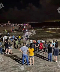 ���ιۺ�԰�ڣ�11��СŮ������ˮ����