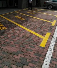 �ϰ�ĵط�ͣ��λҪ1800Ԫ/�꣬�ù�������ô�죿