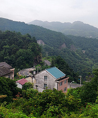 ƽ�ﶫɽ��·����