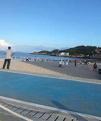 ���ź�ɳ��ɳ̲��ĺ�������ˮ��ɫ��������һƬ