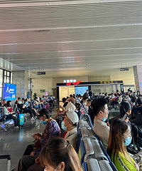 ��ǰ��վ�˺ܶ�