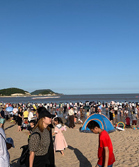 ��ɽÿ��ʮ�๫�����Ҿ��и�ɳ̲��ϲ��ɳ̲��̲Ϳ