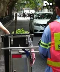 ��˾���Prada�ִ�?���г���,Ů��һ���ٶ������Ŀ����