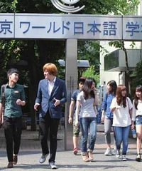 Ȣ�ձ��г�Ů���ĺ�����С������������Ӯ������