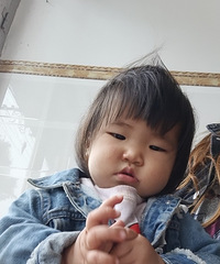 现在你们都给娃穿什么?我家的娃已经穿三件了
