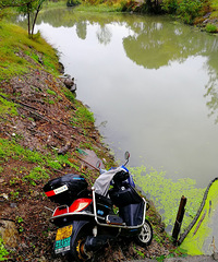 [������]Σ�յĵ�ƿ���������ںӱ�ȴû��