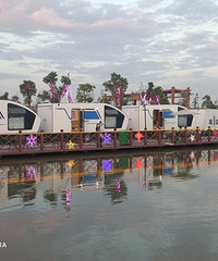 [����]̨����ʪ�ع�԰�������飬Χ��һ��Ի����ҹ��