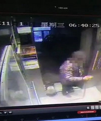 �޹���ǣ�����ֳ���������Ů���賿��32¥һԾ���¡�