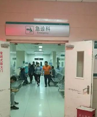 ����6���£��и�����ͻȻһ��Ӳһ����������ô���£�