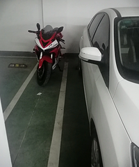 ��λ�Ա�ͣ����Ħ�г����Ҹò������ھӰ���Ų����