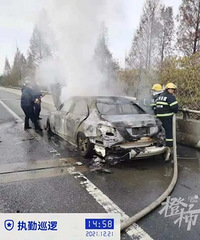 �㽭һŮ�ӿ������̽��ƣ�����ͻȻ��ը��ͷ�����ս����γ�����