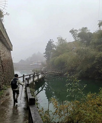 ���ݴ���ɽ���ߣ�����Ŀ������·