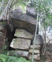 ɽ·�ߵ�����ʯ