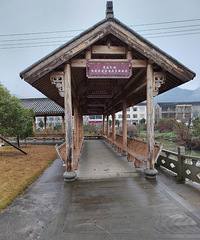 ����ţ��˴���Ұ����ɽ����ӳ����ɫ����