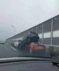 ��˹������ʹ���Զ�������ʻ����1�����ٶ�80ǰ����ɲ��