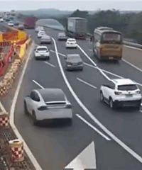 ������һ����˹��������Ƶ��贫������һ��ɲ����ֱײ������ˮǽ