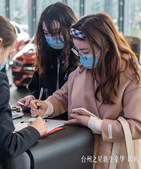 ��̨��19¥�����Լ� ̨��֮�ǡ�����׳��ԼݻԲ����Ļ