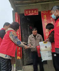 �����г���־Ը�߷������ģ�Ϊ18���¶���ƶ����ͥ����ů