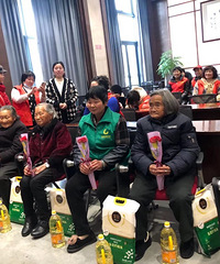 �����г���־Ը�߷������������˸�Ů�ڻ