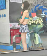 ����վ����Ů������ͣ�����������վ����ô������