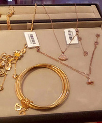 ���������顿����һ��Ů�����ǲ��ղ���Ǯ�ģ����·�Ǯ