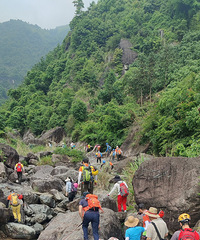 �������ռ�No.64�����ٺ�ʯͰ�ӻ��ߣ����˼�����������