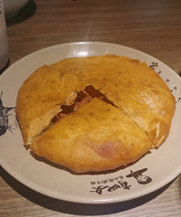 ���Ի���̨��No.64���óԵ�Ҫ�νŵ��ν�ţ��