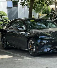 ���������ġ����ǵϺ�ɫ�������ڱ���˧����