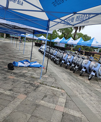 【随手拍】公园摆摊便宜卖啦,还以为有有奖问答活动呢