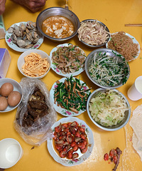 【随手拍】食饼筒里全是硬菜,贝壳、龙虾和卤锁骨