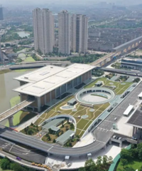 �ܡ�����˿��Ӱ�죬;��������վ�����г�ͣ�ˣ�