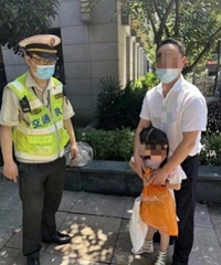 ����󣡸�ĸ����6��Ů�����������ڳ������˱�������