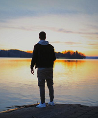 90���ٺ���ʿ�Ҷ��������з���ȫ���ϵ���̾�