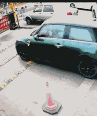 ��ʻԱ����������С��ʧ�س�ײ������