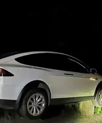 ��Ƽ���һ��˹��ײ��·�Ƹˣ�˾���ƺȾƺ������������Զ���ʻ