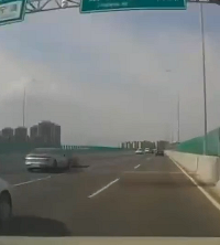 С��P7��������ʻײ���ˣ������������㻹�������ܼ�ʻϵͳ��