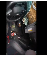 �򶨵����о�ʯ����һ������SUV��������ס�˾�Ȼ��û����