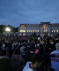 Ӣ��Ů������ɯ�׶���ȥ��������96�꣬�������˹�̳���λ