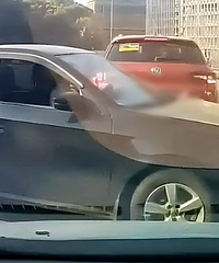 Ů��ѹ˫���߽�����ͣ·�д�����ȥ�����Ӻ��ڳ�����