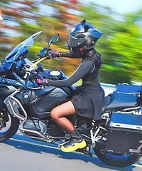 23������Ů���ֳ���ȥ����������ײ�ֳ����ң����򳵵����ֻ���