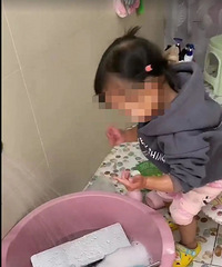 �����²ۡ������������ࡱ��2��Ů����æˮϴ...