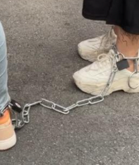 ����������Ϸ��̫���ƣ���Ů�����ӱ���������һ��Կ���Ӳ�����