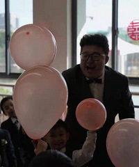 �׶�԰Ϊ�н�ʦ������������̤�����˸���ӭ�׳��ӡ�