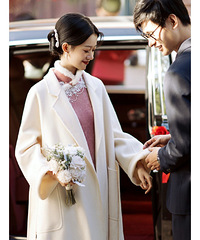 ���׵�ʱ�򴩰�ɫ��ʵ��̫������