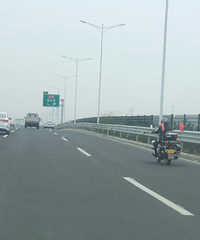 һ��ɽ������ܿ�Ħ�г��𣿿���־�����ǽ��е�