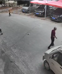 Ů�Ӵ����Ͻ������Ӱǿ㣬�ɳ��������ѿ��ƣ����о��񼲲�