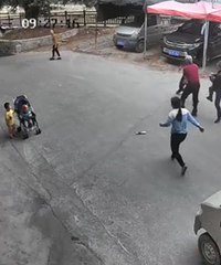 Ů�Ӵ����Ͻ������Ӱǿ㣬�ɳ��������ѿ��ƣ����о��񼲲�