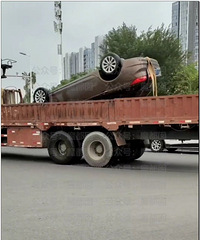 �𺳣�Ӳ��ҵ���ò泵��ռ�Լ���λ�ĳ����º�����ȫ����Ԯ