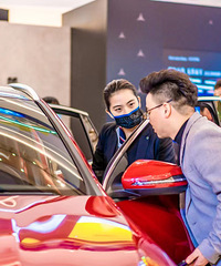 2022÷����˹-���۶���A���γ���GLA SUV�ȵ�չʾ̨��վԲ����Ļ