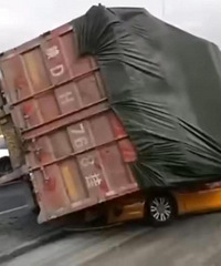 һ�����෭ѹ����У��ѵ������У��1������ȥ����2��ѧԱ�޴�